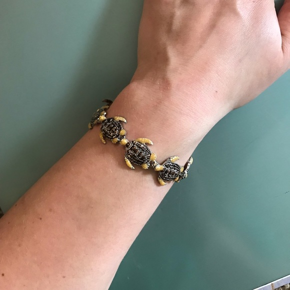 Antique-ish turtle bracket - Picture 2 of 3